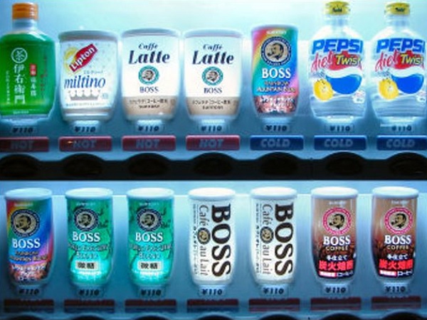 Японский торговый автомат с бесплатными напитками