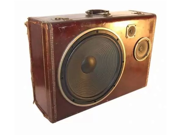  Аудиомагнитофон-чемодан Gentleman's Boombox