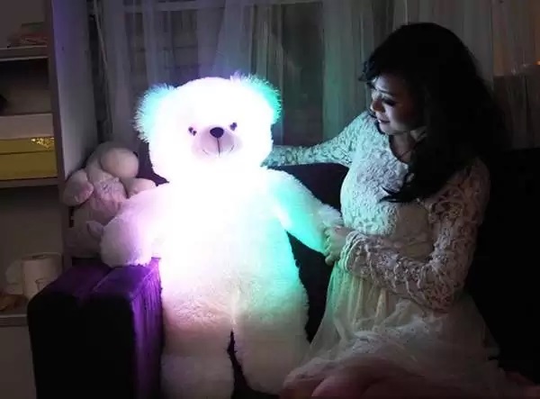 Glow-in-the-Dark Bear Pillow – плюшевый мишка, светильник и подушка