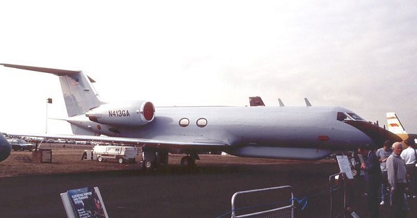 Gulfstream G-4 - первый в истории гражданской авиации реактивный самолет, предназначенный для частных полетов
