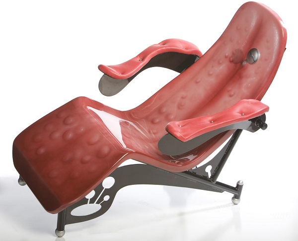 Пугающе реалистичное кресло Lick-N-Sit Tongue Chair