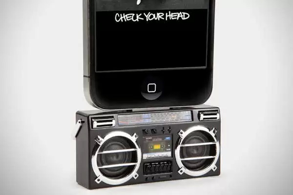 Mini Boombox Speaker System - звуковой усилитель для iPod в форме аудиомагнитофона