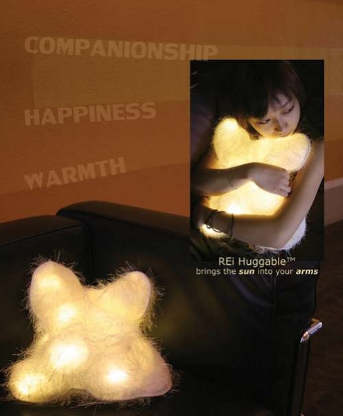 REi Huggable от Diana Lin Design LLC - дизайнерская подушка для тех, кому не хватает света