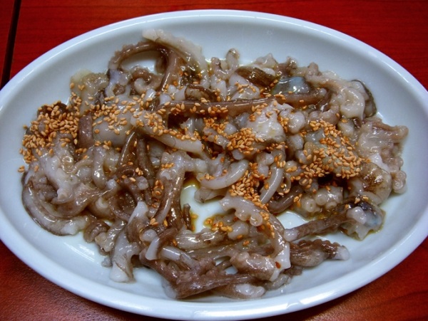 Sannakji - блюдо из щупалец, отрезанных от живого осьминога