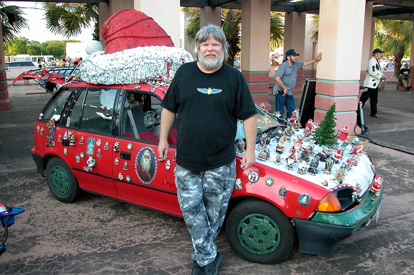 Арт-тюнинг автомобиля в стиле Деда Мороза и Санта-Клауса