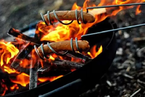 Шампуры Hot Dog Roasting Sticks для приготовления идеальных сосисок на костре