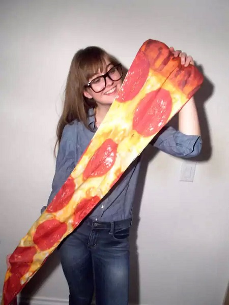 Креативный шарф для любителей пиццы