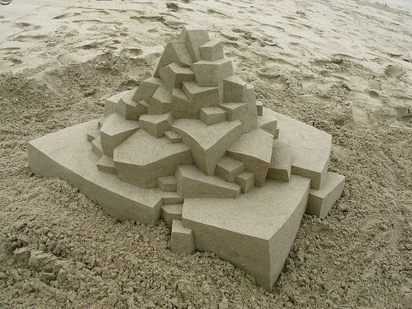 Футуристический песчаный замок от Calvin Seibert