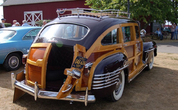 Роскошный деревянный автомобиль Chrysler Town & Country