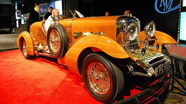 Долговечный деревянный автомобиль Lagonda Rapide Tulipwood Tourer от Bentley