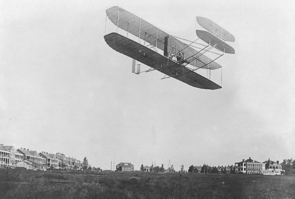 Биплан братьев Райт - один из знаковых самолетов в истории гражданской авиации