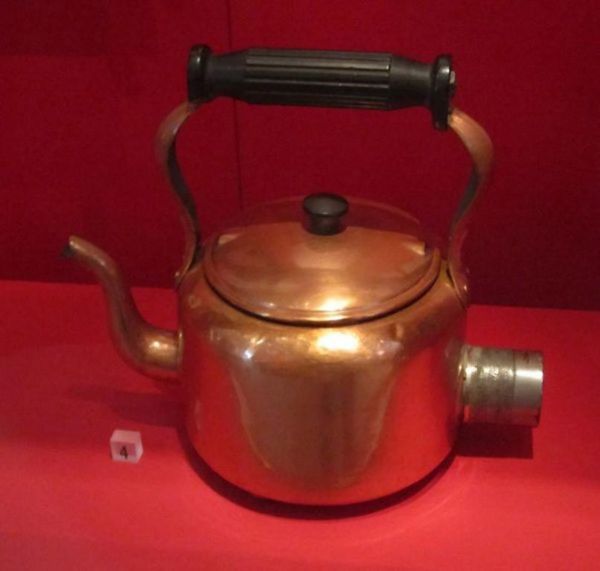 Первый электрический чайник