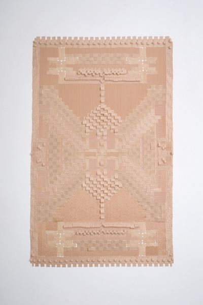 Коллекция оригинальных ковров, созданных из лейкопластыря