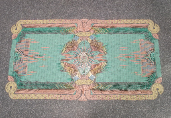 Коллекция оригинальных ковров, созданных из ложек и вилок