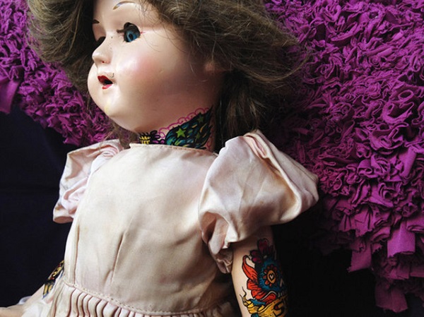 Куклы с татуировками от Fena Cartes.