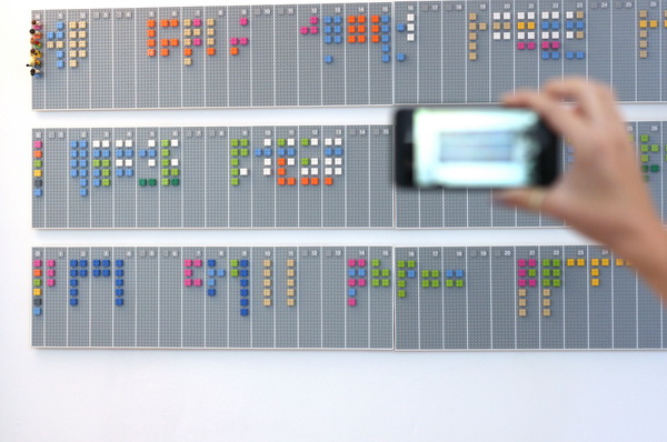 Интерактивный календарь-планировщик из конструктора ЛЕГО от компании  Vitamins