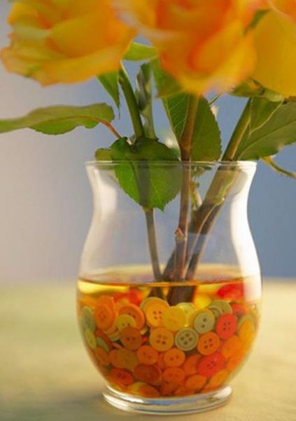 Декорирование пуговицами вазы для цветов