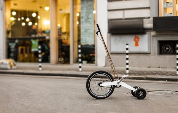 Halfbike: компактное транспортное средство, созданное на базе трехколесного велосипеда.
