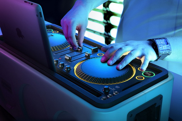 Philips M1X-DJ: DJ контроллер и звуковая система в одном флаконе