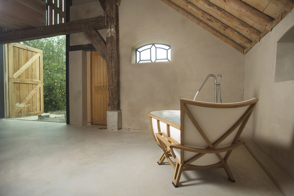 Оригинальная ванна в форме кресла от дизайнера Thomas Linssen
