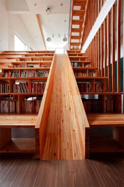 Лестница-горка с книжным шкафом