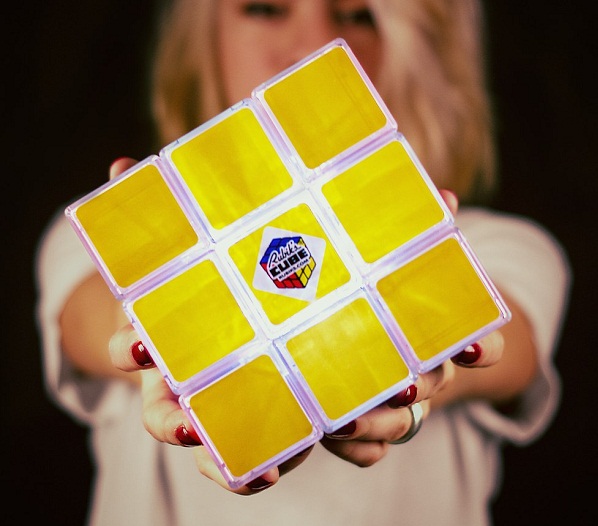 Кубик рубика: головоломка и ночник.