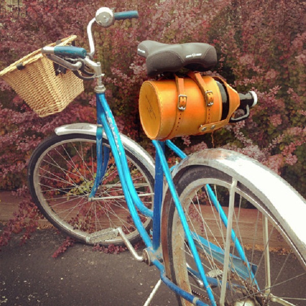 Leather Bike Growler Carrier: велосипедный футляр для бутылок.