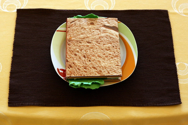 книга-сэндвич от дизайнера Pawel Piotrowski