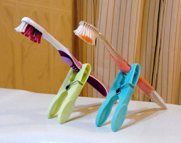 Хранение зубной щетки на прищепке