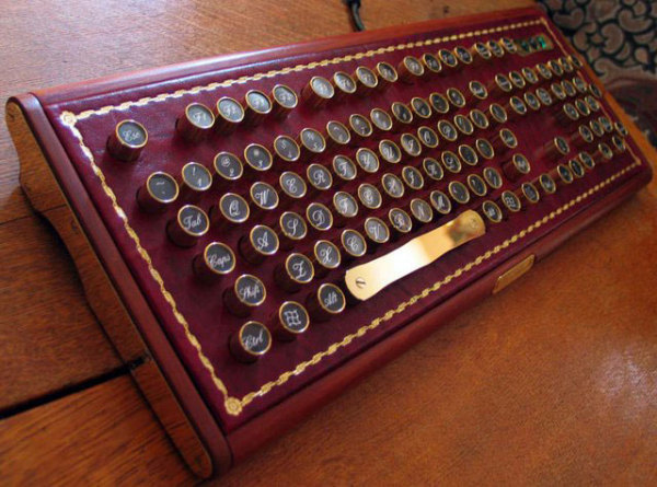Клавиатура от Buccaneer в стиле «стимпанк»