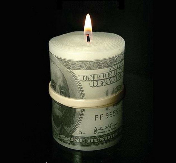 оригинальные свечи в форме пачки долларов