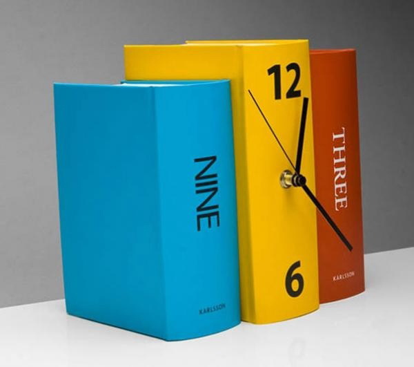 часы в форме книги