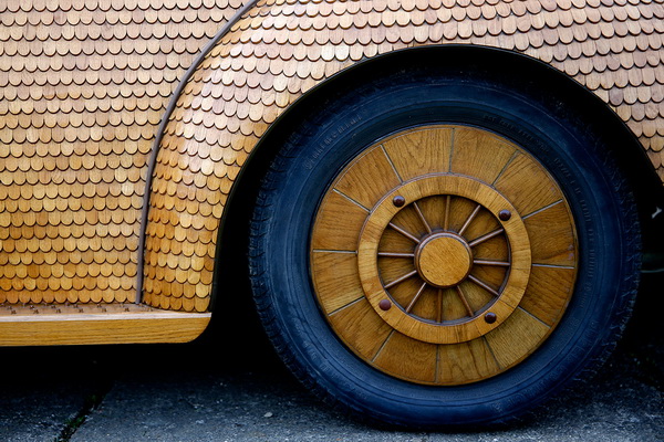 Уникальный Volkswagen Beetle из дерева.