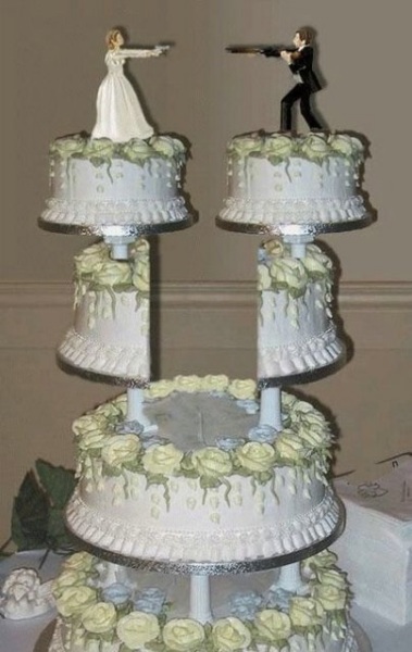 Грандиозный торт в честь развода.