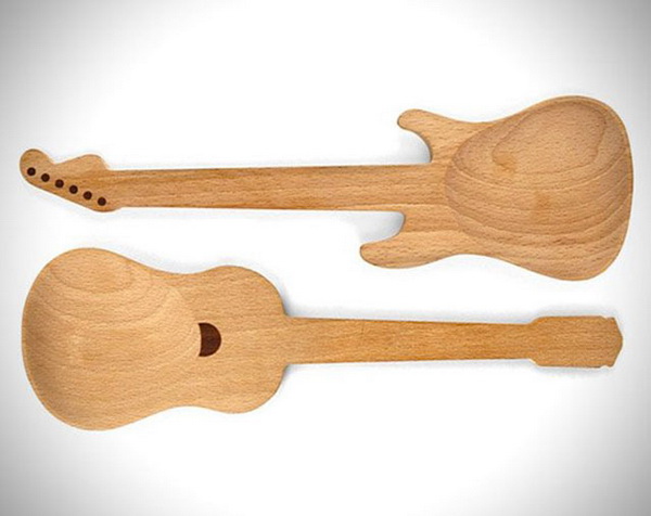 Деревянная ложка в форме гитары