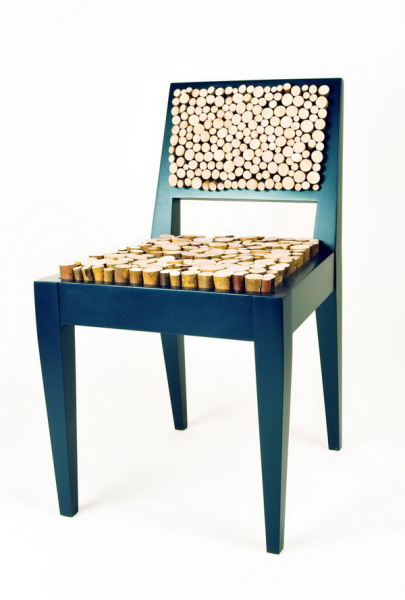 Стул “Squishy” с поверхностью сидения в виде деревянных чурбачков