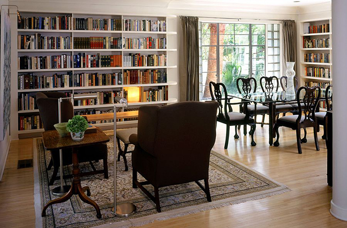 Интерьер столовой-библиотеки от Tim Cuppett Architects