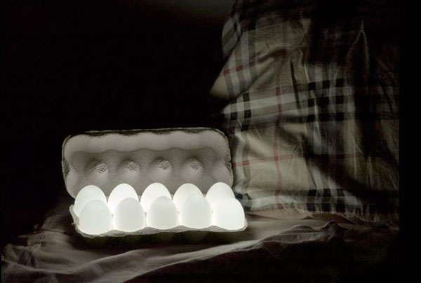 Светящийся лоток с яйцами