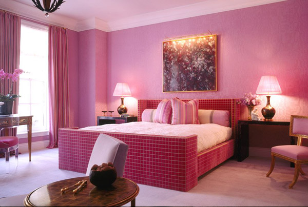 Погружение в розовый: монохромные комнаты