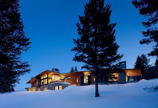 Современный дизайн и панорамный вид: потрясающий дом в горах 