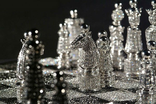 Королевский бриллиантовый комплект шахмат