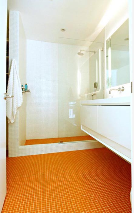 Яркий дизайн ванной комнаты в стиле середины 20 столетия