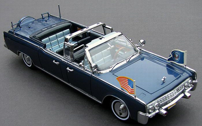 Кабриолет Ford Lincoln 1961, в котором убили президента Джона Кеннеди