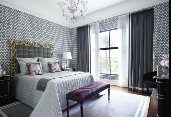 Серый и фиолетовый в спальне от Greg Natale