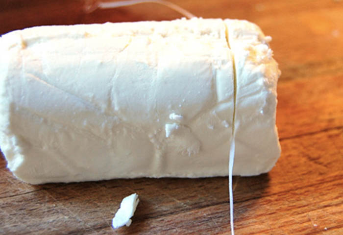 Как нарезать мягкий сыр без ножа