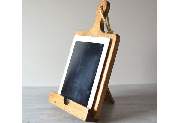 Деревянная подставка для iPad