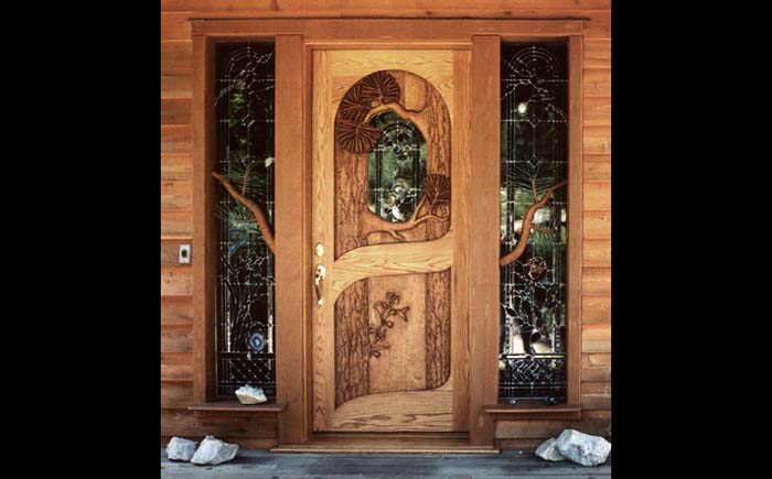 Красивая деревянная дверь
