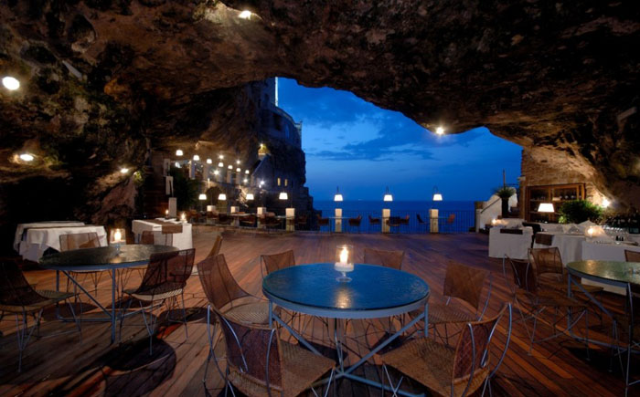 Ресторан Grotta Palazzese, Полиньяно-а-Маре, Италия