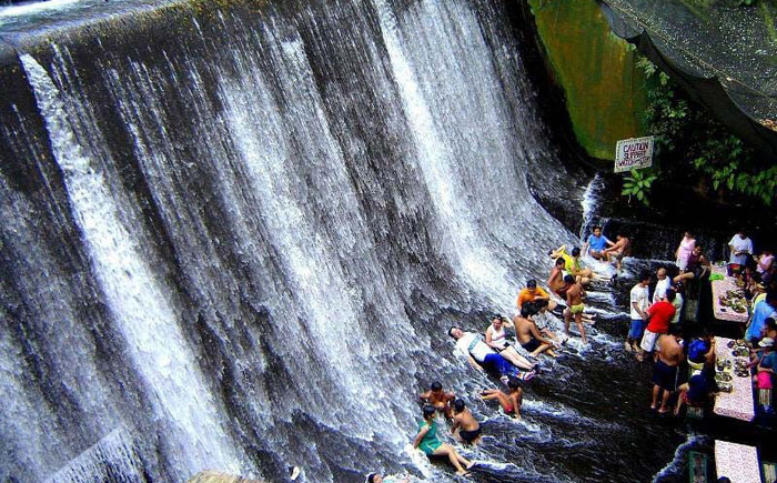 Ресторан Labassin Waterfall, вилла Escudero Plantations and Resort, Филиппины