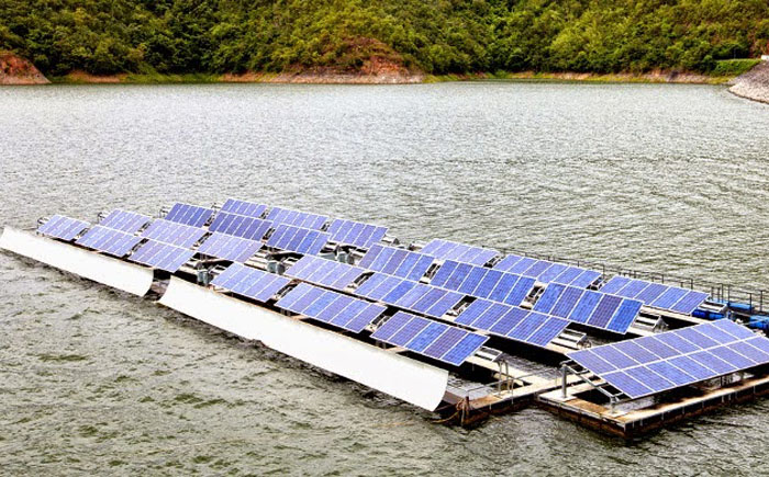 Солнечные батареи на воде